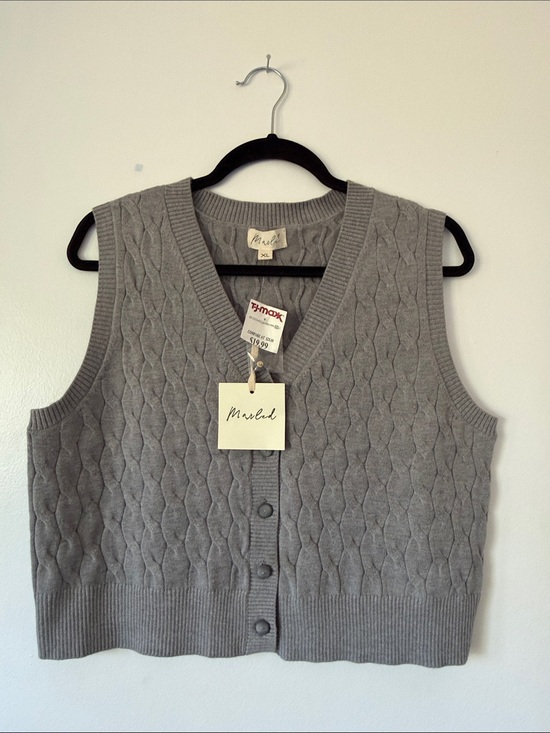 Marled Sweaters - NWT Marled Gray V-Neck Cable Knit Button Front Sweater Vest Super Soft Size XL